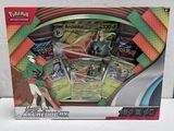 La boîte du jeu de cartes Pokémon est ouverte et prête à l'emploi.