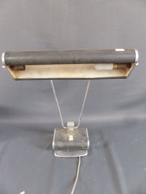 an image of a desk lamp with a cord attached to it
