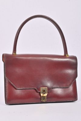 HERMES - modèle "Pax" Sac en cuir box bordeaux, fermoir basc…