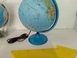 a blue globe with a yellow arrow next to it