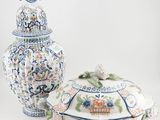 two vases that are sitting next to each other