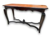 une image d'une table en bois sur fond blanc