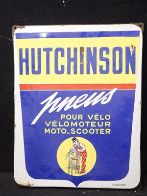 une vieille affiche publicitaire pour l'huile moteur Hutchinson sur fond noir