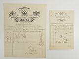 deux vieilles feuilles sur lesquelles il y a des inscriptions, posées sur une table