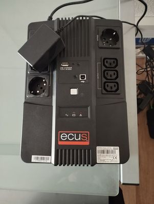 Un onduleur ECUS POWER-AF650. Matériel visible au 39 quai va…