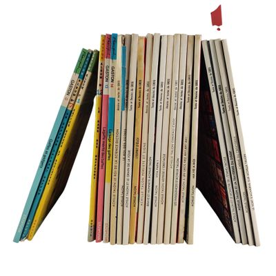 une pile de livres empilés les uns sur les autres