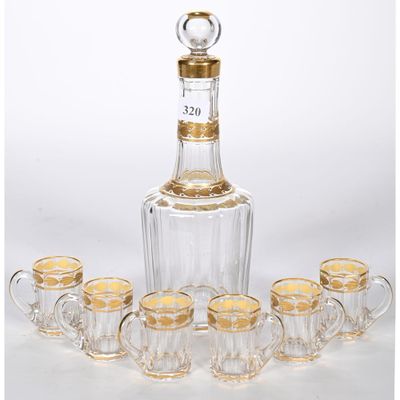 service à vin en cristal comprenant six verres et une carafe