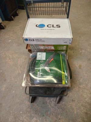un chariot sur lequel est posée une caisse