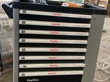une photo d'une armoire à outils comportant six tiroirs