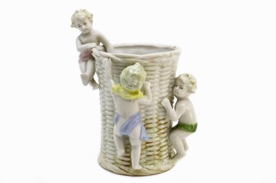 CAPODIMONTE Vase en porcelaine émaillée polychrome représent…