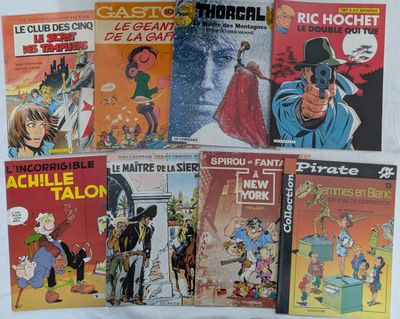 beaucoup de bandes dessinées sur la table