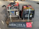 deux générateurs posés sur une palette dans un entrepôt
