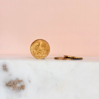 a gold coin sitting on top of a marble counter