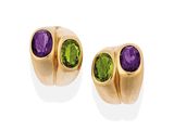 une photo d'une paire de boucles d'oreilles en améthoreate et péridot