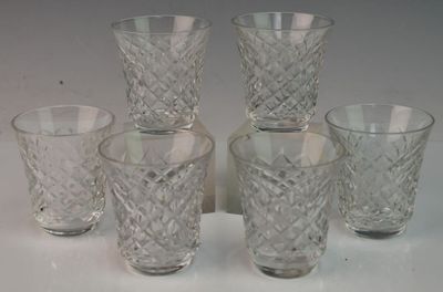 SAINT LOUIS Suite de six petits verres en cristal taillé (éc…