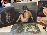 trois tableaux représentant des femmes assises côte à côte sur une table