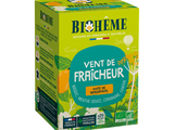 une boîte de thé posée sur une table