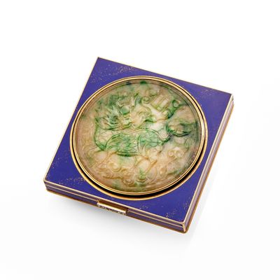 a picture of a broochee broochee in a blue box