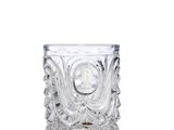 une image représentant un bougeoir en verre orné d'un diamant au centre