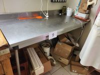 Table en inox à dosseret (160 x 70 cm)