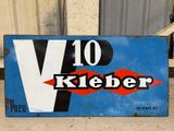 a blue sign that says v 10 kleber on it