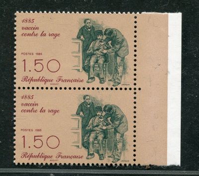 deux timbres avec la photo d'un homme et d'une femme