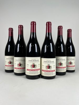 six bouteilles de vin rouge alignées