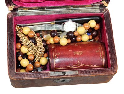 Ensemble comprenant COFFRET A BIJOUX garni de cuir (faibless… - Photo 1