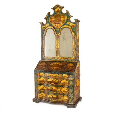 une petite armoire en bois surmontée d'un miroir