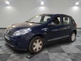 la photo d'une voiture bleue garée dans un garage