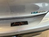 a sticker on the back of a car that says vauto