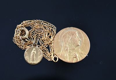a close up of a coin and a chain on a table