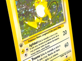carte Pokémon jaune avec l'image d'un Pikachu dessus