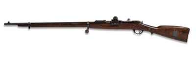 un fusil sur fond blanc avec un fond blanc