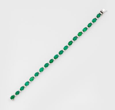 un bracelet d'émeraudes et de diamants