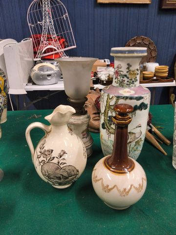 Lot comprenant vase en porcelaine asiatique, une bouteille en cér...