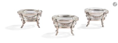 PARIS 1773 - 1774 Ensemble de trois salières en argent repos…