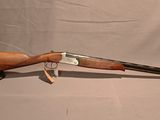 un vieux fusil de chasse avec une poignée en bois et une poignée en bois