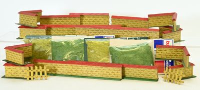 une maquette de train posée sur une table