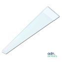 un gros plan d'un luminaire blanc sur fond blanc