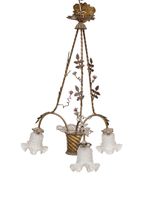 Lustre en bronze doré à trois bras de lumières, à décor d'un…