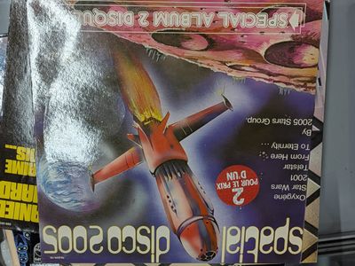 une photo d'un magazine sur laquelle figure une photo d'un avion spatial
