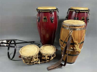 trois types différents d'instruments de musique exposés