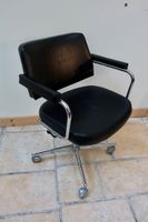 Fauteuil de bureau pivotant en métal chromé reposant sur qua… (photo 6)