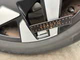 a measuring tape on the rim of a car
