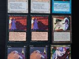 les cartes sont sur la table, prêtes à être jouées dans la partie