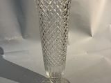 un vase en verre posé sur une table