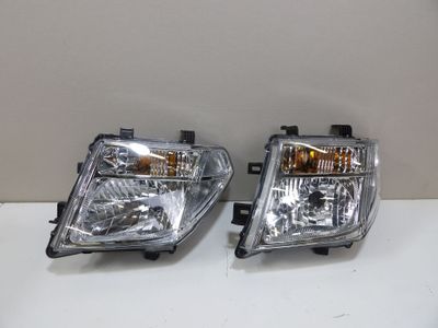 AUTOMOBILE - NISSAN - 2 Optiques identiques de Feux Avant Ga…