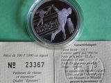 une pièce d'argent sur laquelle figure l'effigie d'un joueur de baseball