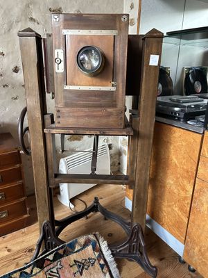 Chambre photographique d'atelier en bois.